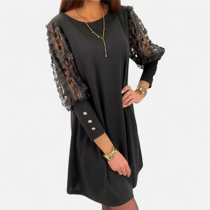 Kleid mit transparenten Ärmeln und Knopfdetails