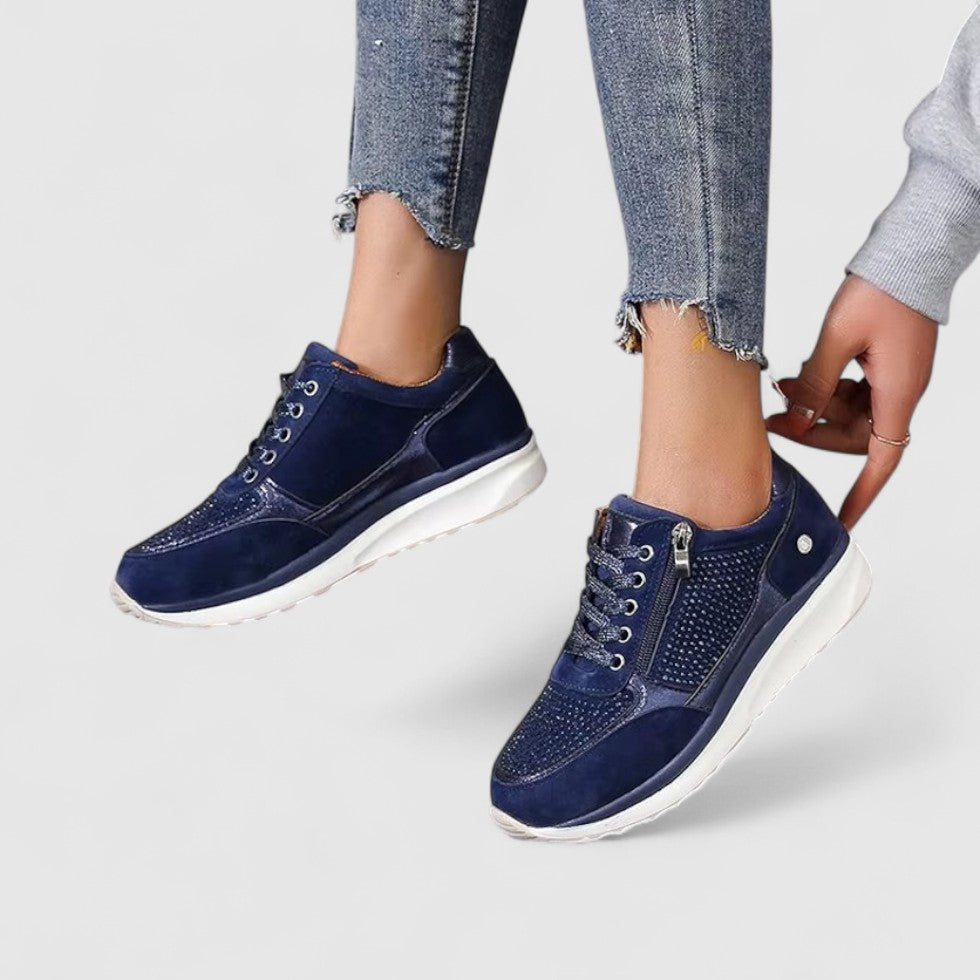 Sneaker mit seitlichem Reißverschluss und Glanzdetails