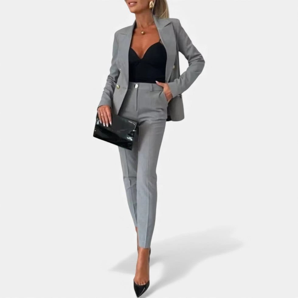 Eleganter Damen Hosenanzug mit Doppelreiher