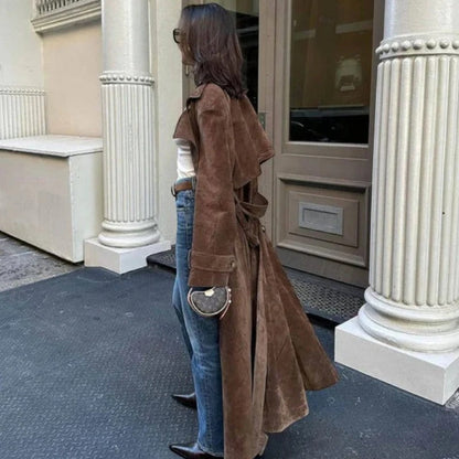 Langer Trenchcoat aus Wildlederoptik