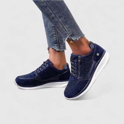 Sneaker mit seitlichem Reißverschluss und Glanzdetails