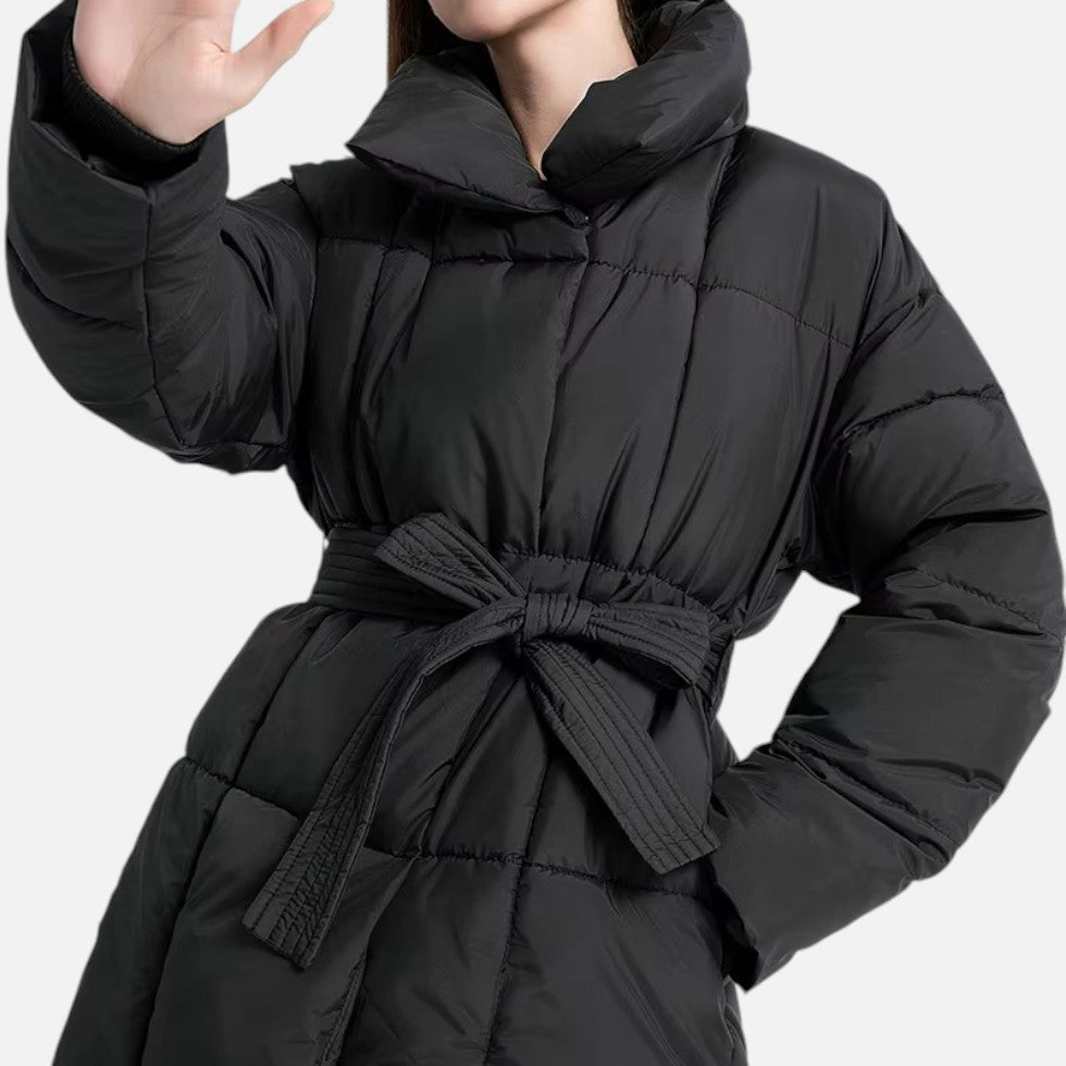 Wattierte Damenjacke mit Bindegürtel