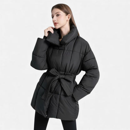 Wattierte Damenjacke mit Bindegürtel