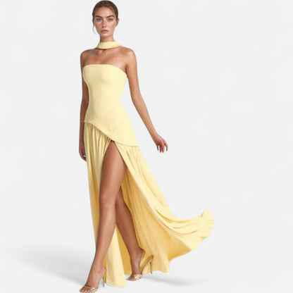 Elegantes Abendkleid mit Schlitz und Trägerfreiem Design